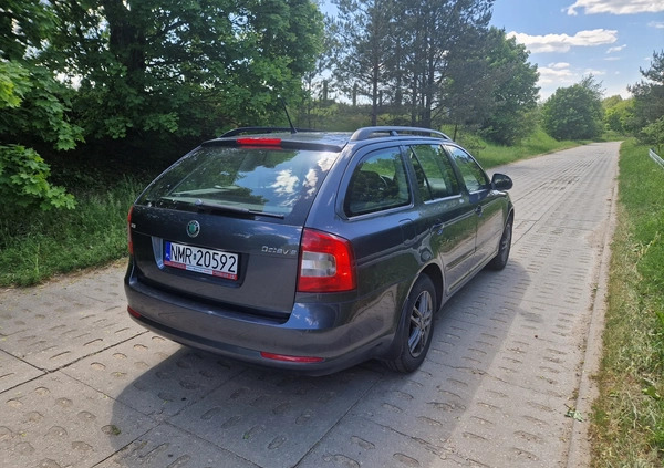 Skoda Octavia cena 19500 przebieg: 233333, rok produkcji 2011 z Mrągowo małe 67